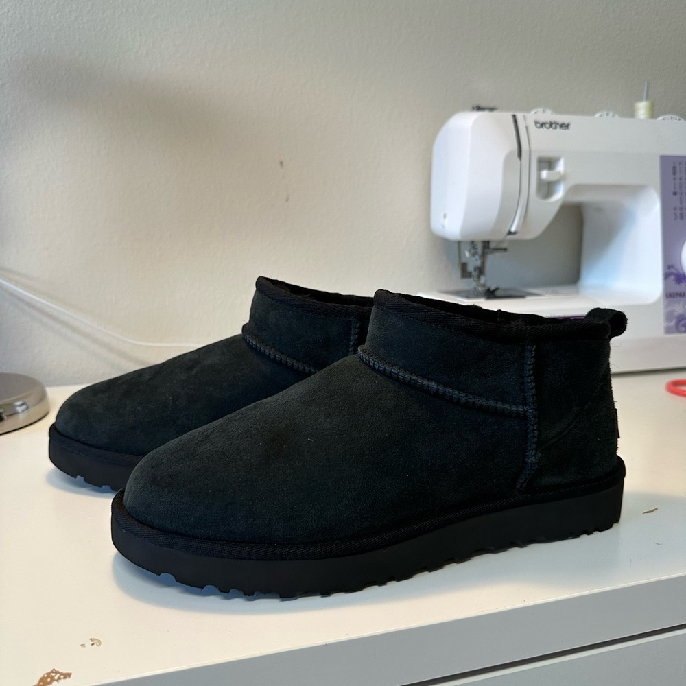 UGG Classic Ultra Mini | Black | Women’s Size 10